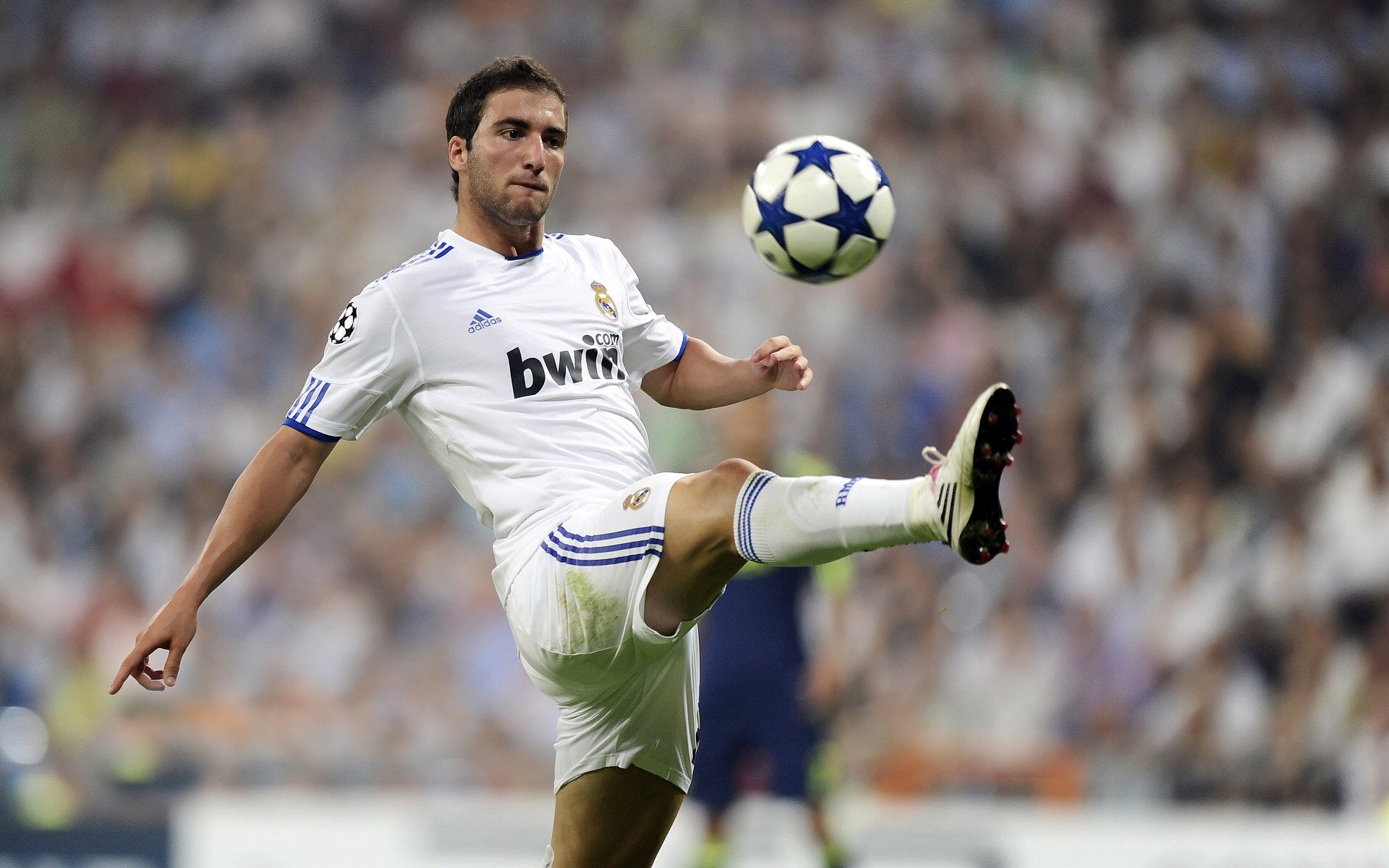 城市足球场馆智能安检系统全面升级，保障赛事安全稳定运行，智能足球场设备采购